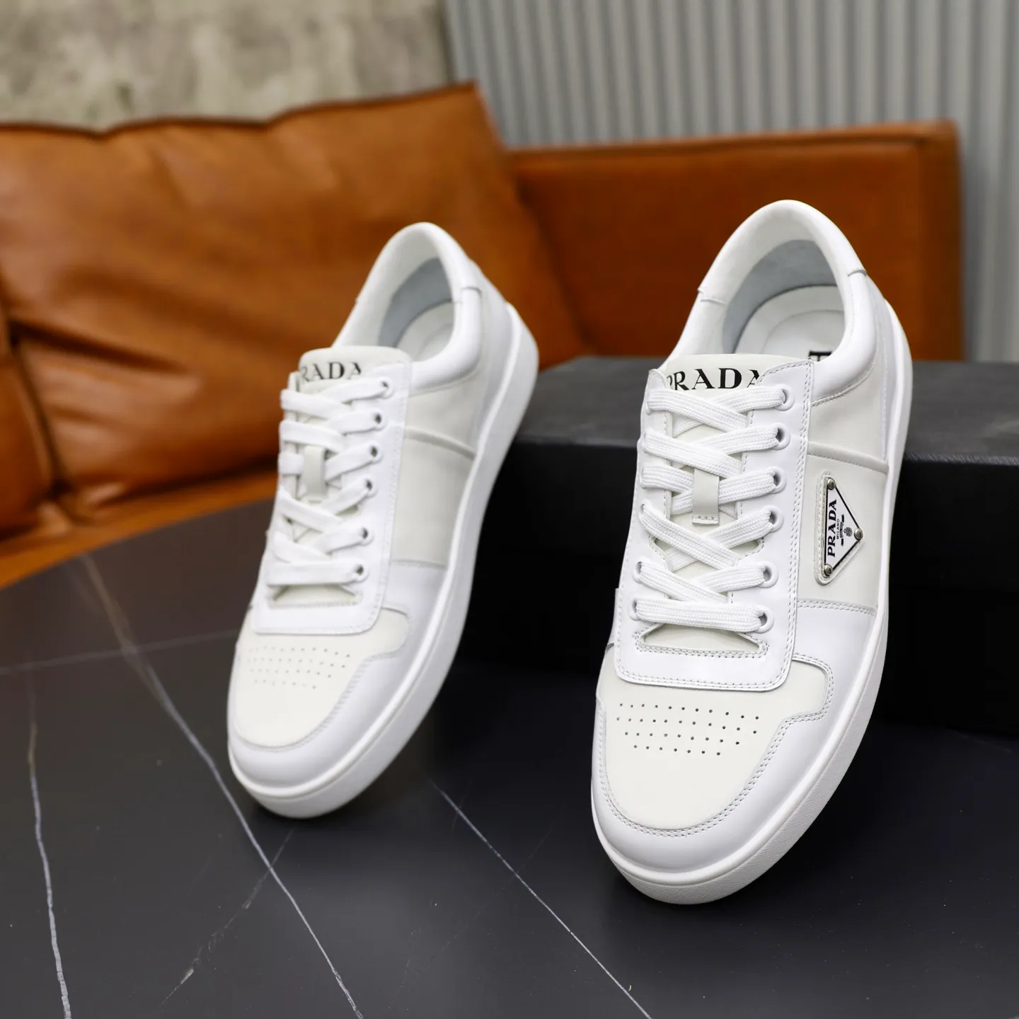 Factory price: 600💰Top original order Brand: PRADA (Prada) Standard code: Men's size 38/44 (45 can be customized) Grade: Same as the official website Material: Original cowhide surface splicing, cowhide lining, original wear-resistant soft outsole Style category: casual sports shoes, young fashion, European and American trends, British style Color: actual picture color